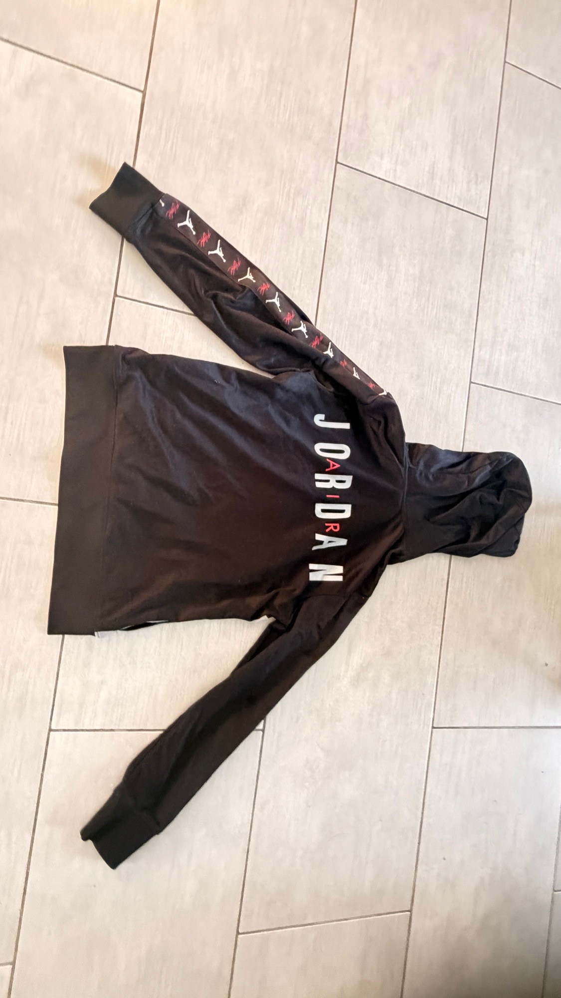 pull Jordan noire et gris